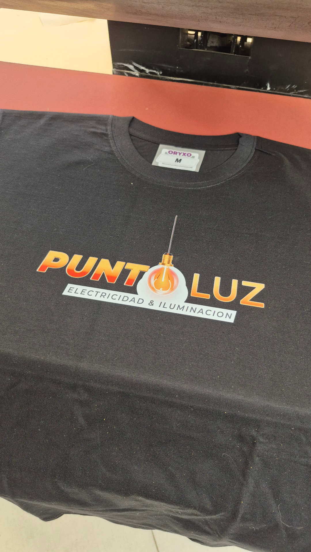 Remera Punto Luz